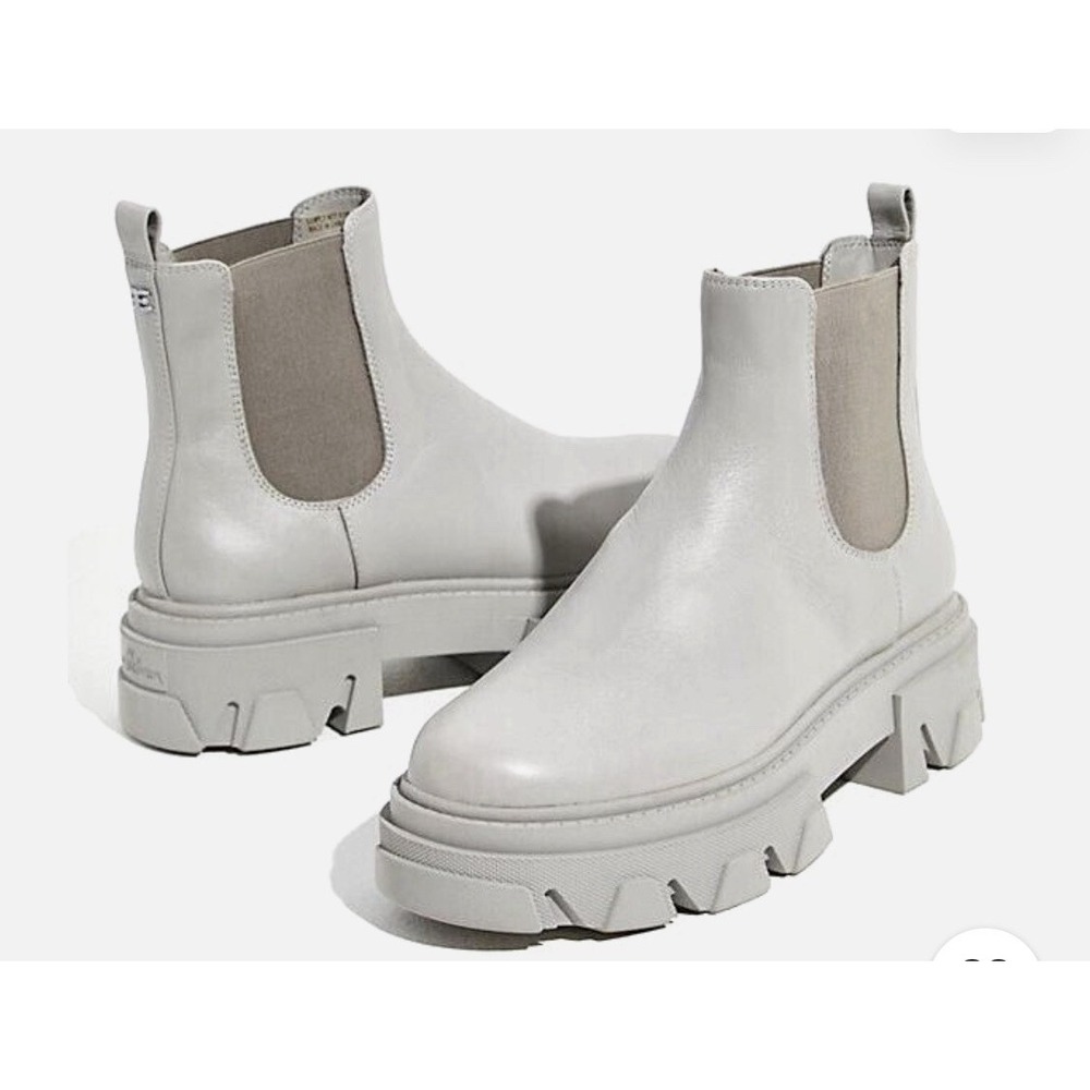 Sam Edelman Daelyn Lug Sole Pull On Leather Chelsea Boots Pebble Grey Size 9